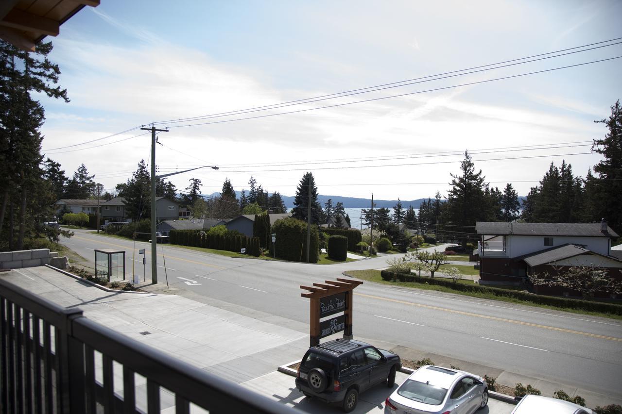 Pacific Point Market And Suites Powell River Exterior photo